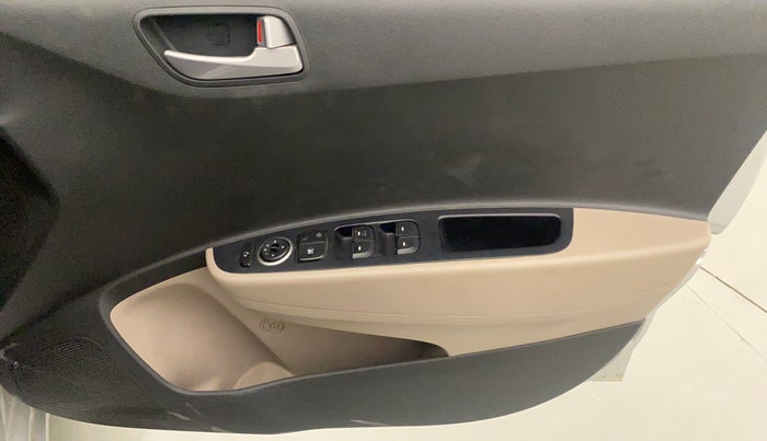 2018 Hyundai Grand i10 SPORTZ AT 1.2 KAPPA VTVT, Petrol, Automatic, 86,975 km, Driver Side Door Panels Control