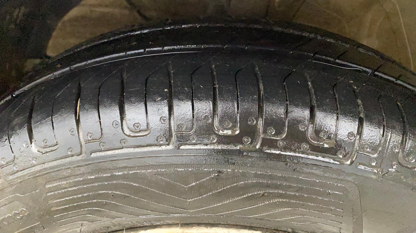2020 Maruti Swift LXI, Petrol, Manual, 50,544 km, Left Front Tyre Tread