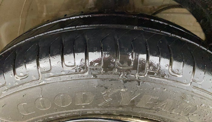 2020 Maruti Swift LXI, Petrol, Manual, 50,432 km, Right Front Tyre Tread