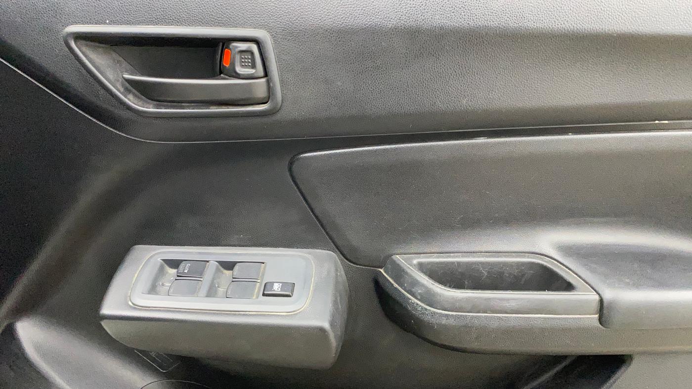 2020 Maruti Swift LXI, Petrol, Manual, 50,544 km, Driver Side Door Panels Control