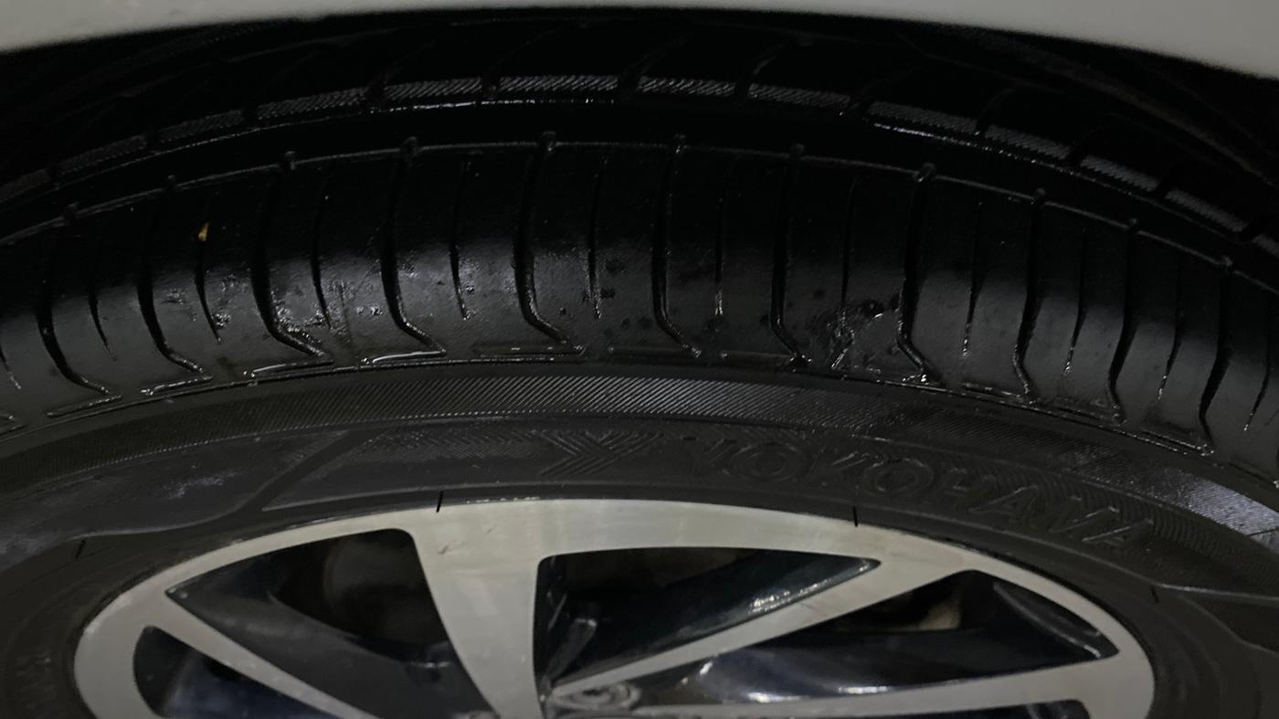 2022 Volkswagen VIRTUS TOPLINE TSI 1.0 MT, Petrol, Manual, 49,706 km, Right Front Tyre Tread