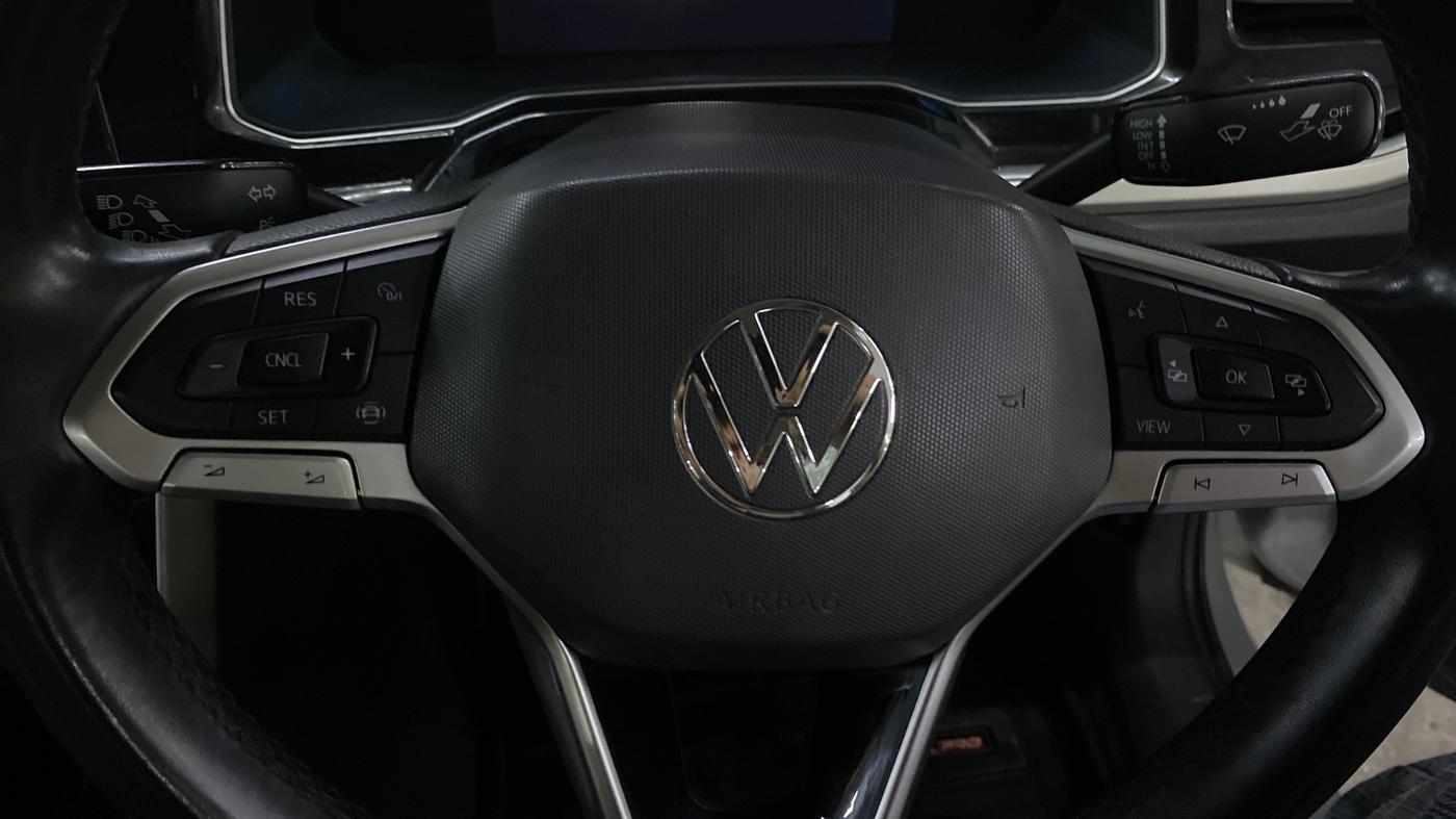 2022 Volkswagen VIRTUS TOPLINE TSI 1.0 MT, Petrol, Manual, 49,706 km, Adaptive Cruise Control
