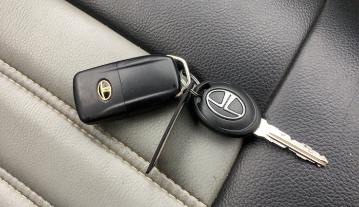 2018 Tata Tiago XZ PETROL, Petrol, Manual, 75,356 km, Key Close Up