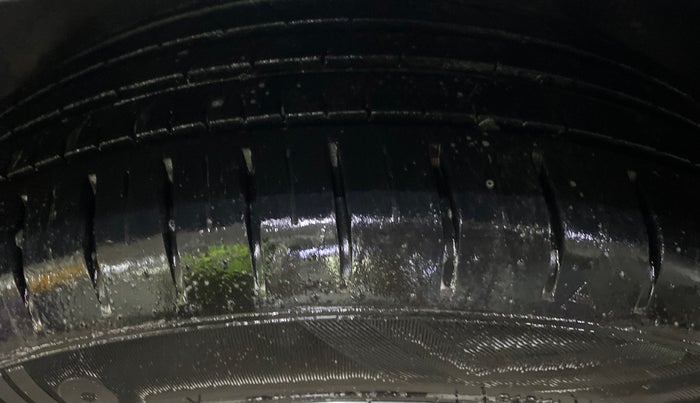 2018 Hyundai Elite i20 ASTA 1.2 (O), CNG, Manual, 1,07,220 km, Right Front Tyre Tread