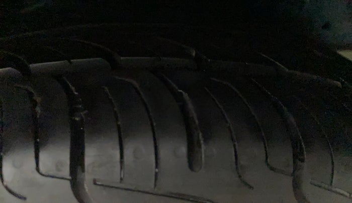 2017 Maruti Celerio ZXI, CNG, Manual, 37,447 km, Right Rear Tyre Tread