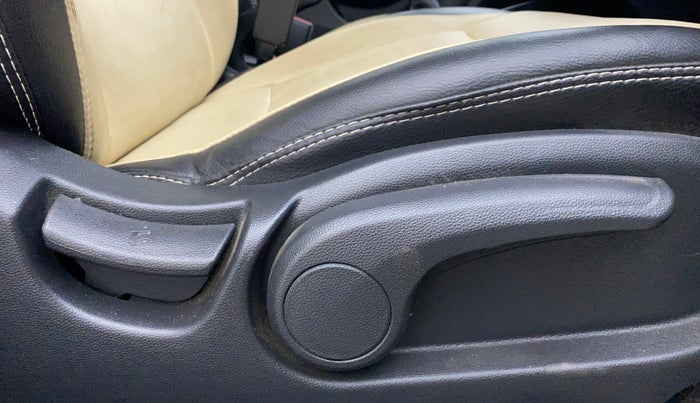 2020 Hyundai Elite i20 ASTA 1.2 (O), Petrol, Manual, 28,239 km, Driver Side Adjustment Panel