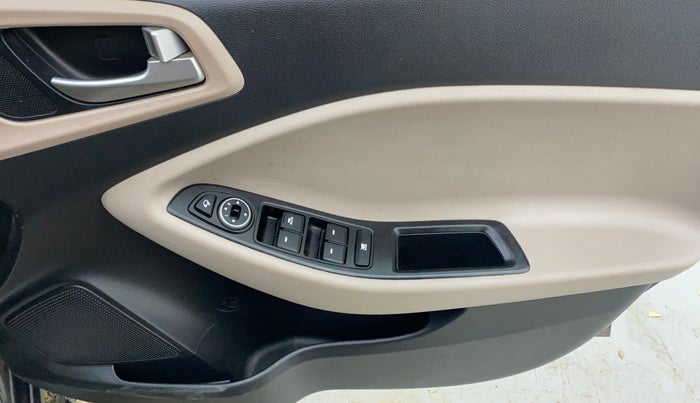 2020 Hyundai Elite i20 ASTA 1.2 (O), Petrol, Manual, 28,239 km, Driver Side Door Panels Control