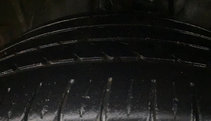 2020 Hyundai Elite i20 ASTA 1.2 (O), Petrol, Manual, 28,239 km, Right Front Tyre Tread