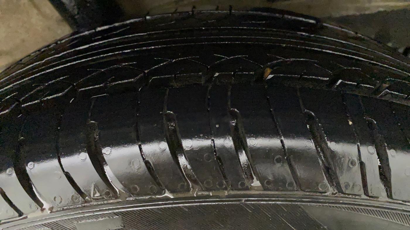 2011 Toyota Etios G, Petrol, Manual, 87,219 km, Left Front Tyre Tread