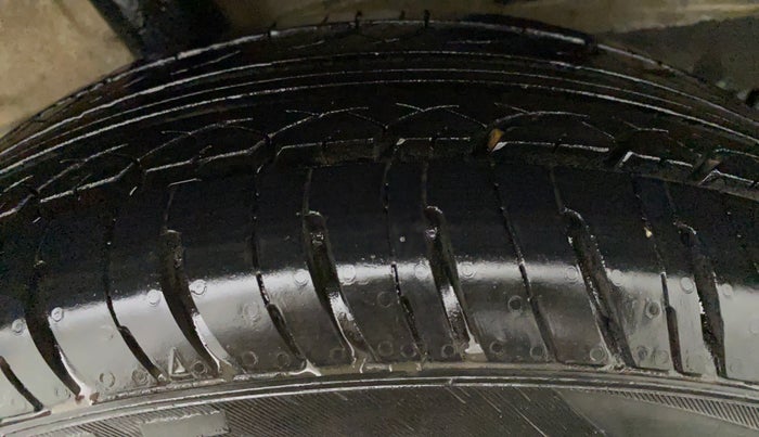 2011 Toyota Etios G, Petrol, Manual, 87,219 km, Left Front Tyre Tread