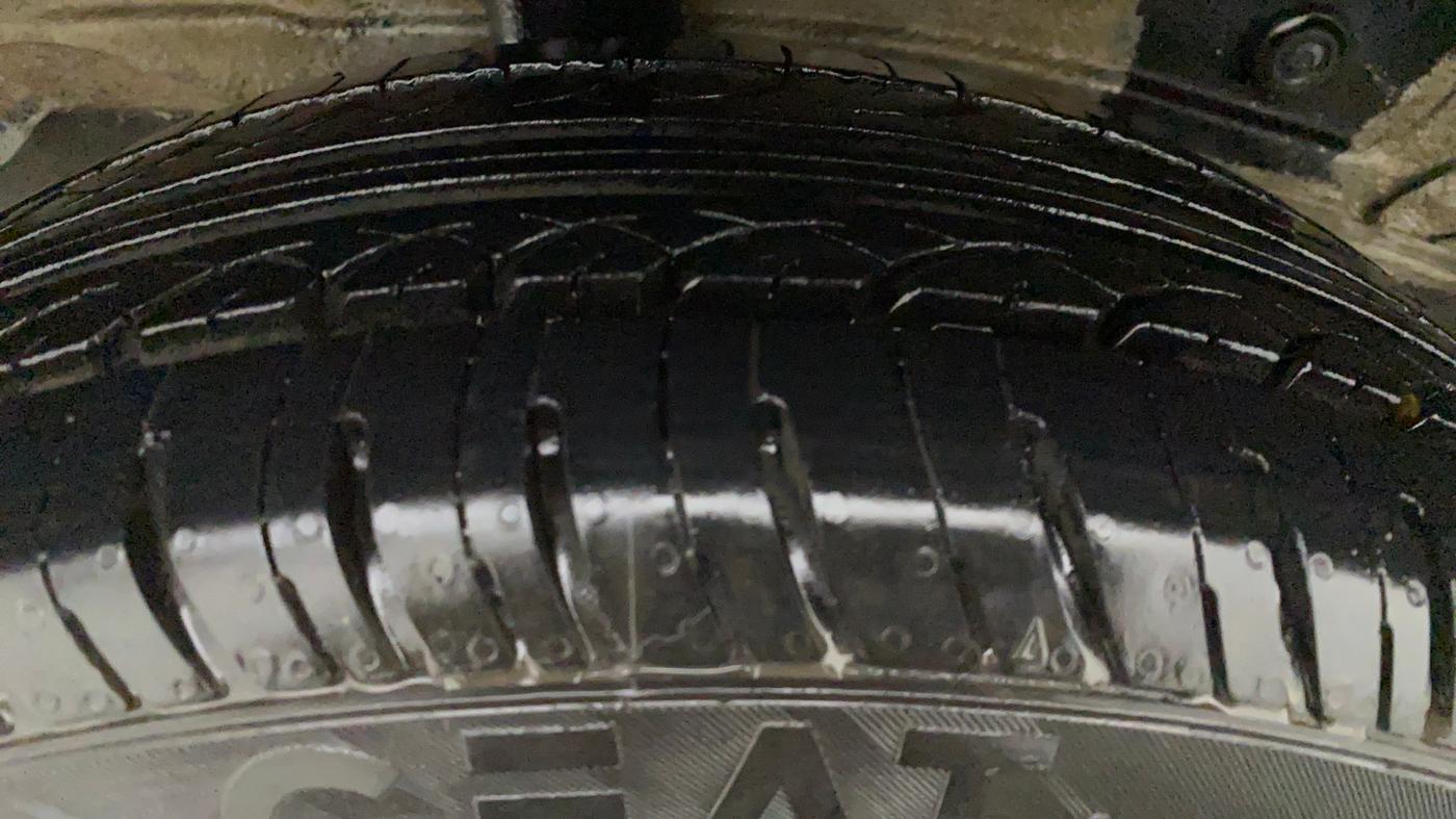 2011 Toyota Etios G, Petrol, Manual, 87,219 km, Right Front Tyre Tread