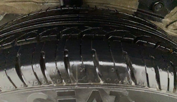 2011 Toyota Etios G, Petrol, Manual, 87,219 km, Right Front Tyre Tread