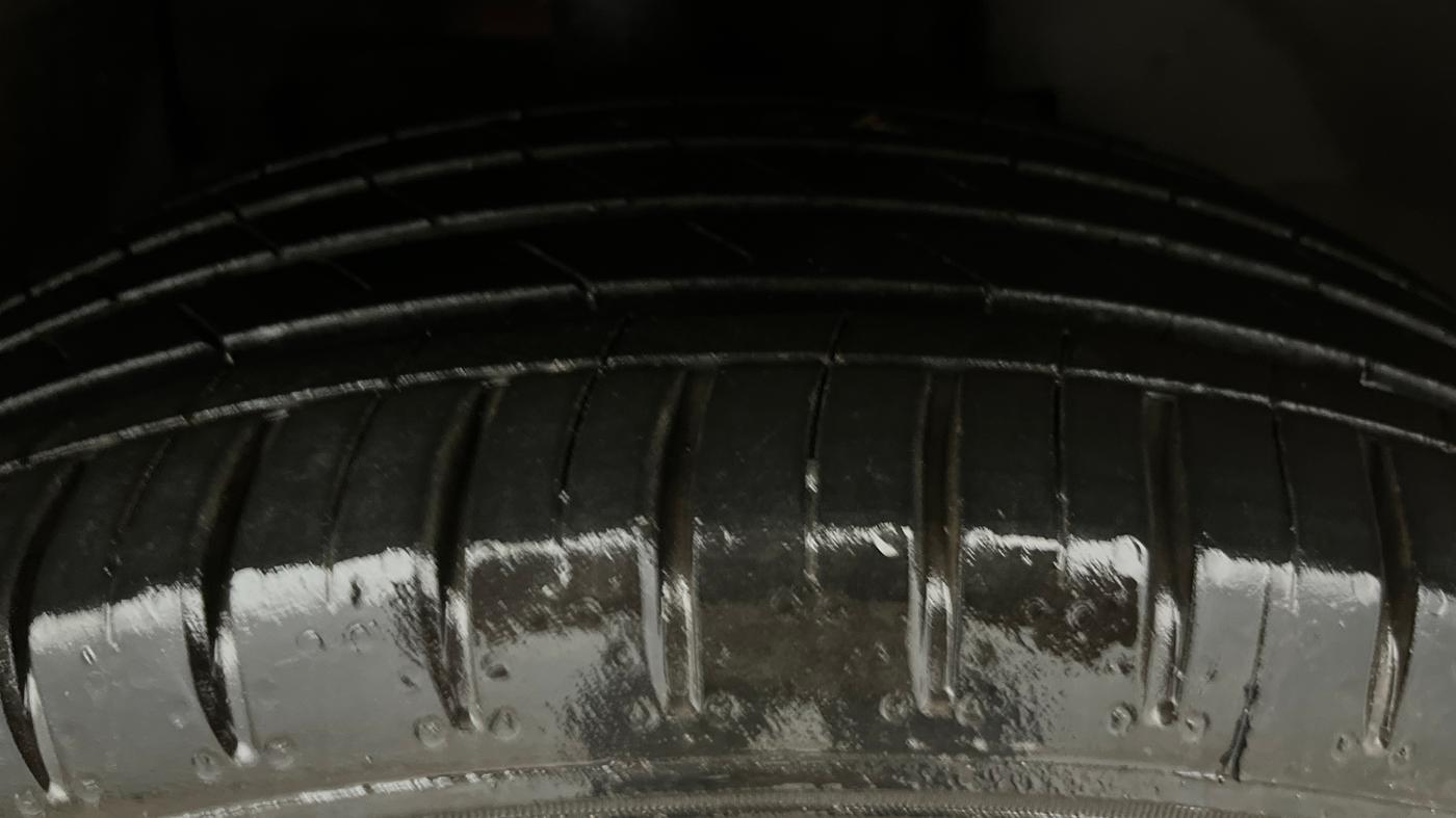 2025 Tata Curvv Accomplished S 1.2 Petrol 7DCA, Petrol, Automatic, 5,998 km, Right Front Tyre Tread