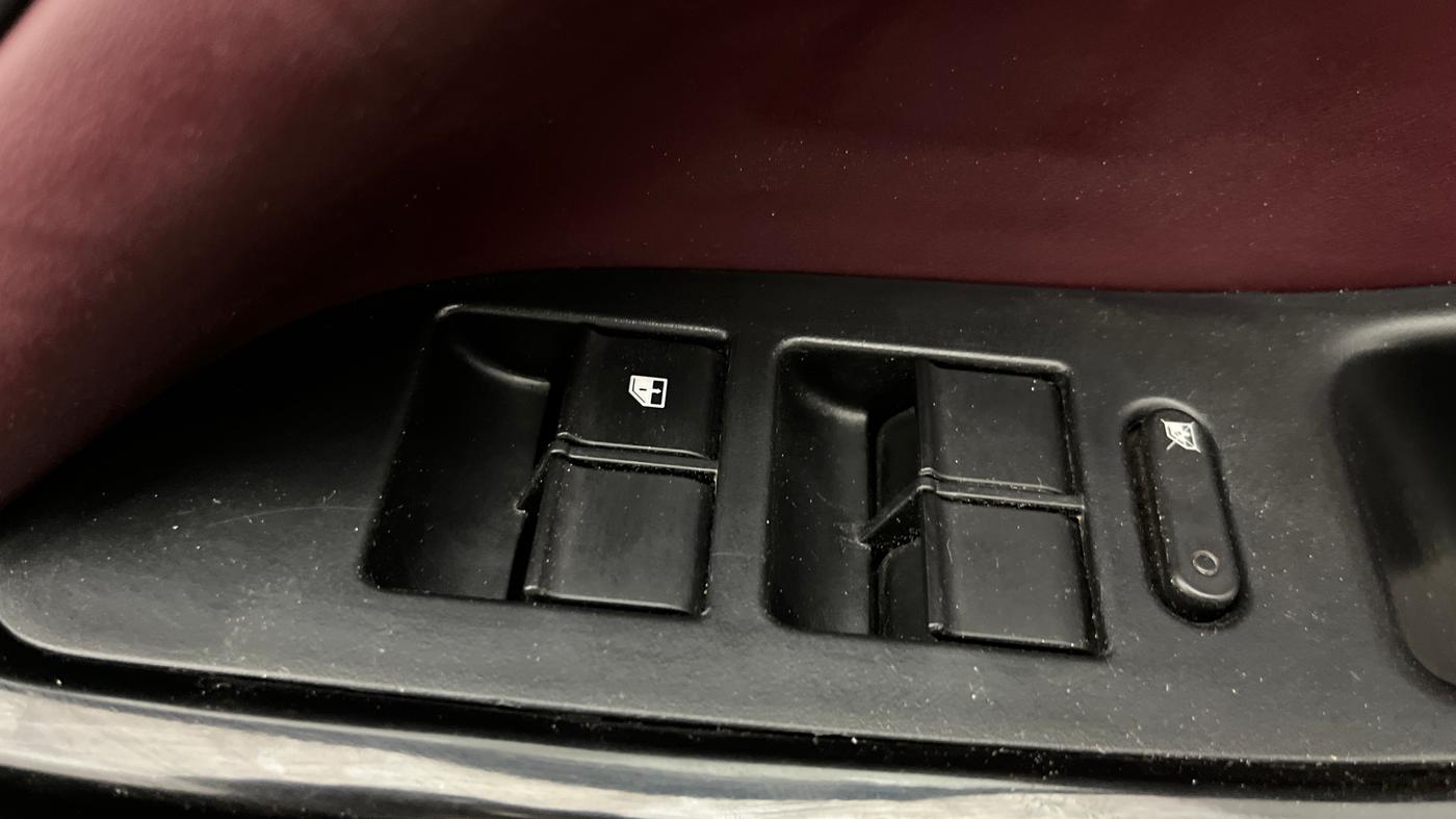 2025 Tata Curvv Accomplished S 1.2 Petrol 7DCA, Petrol, Automatic, 5,998 km, Driver Side Door Panels Control