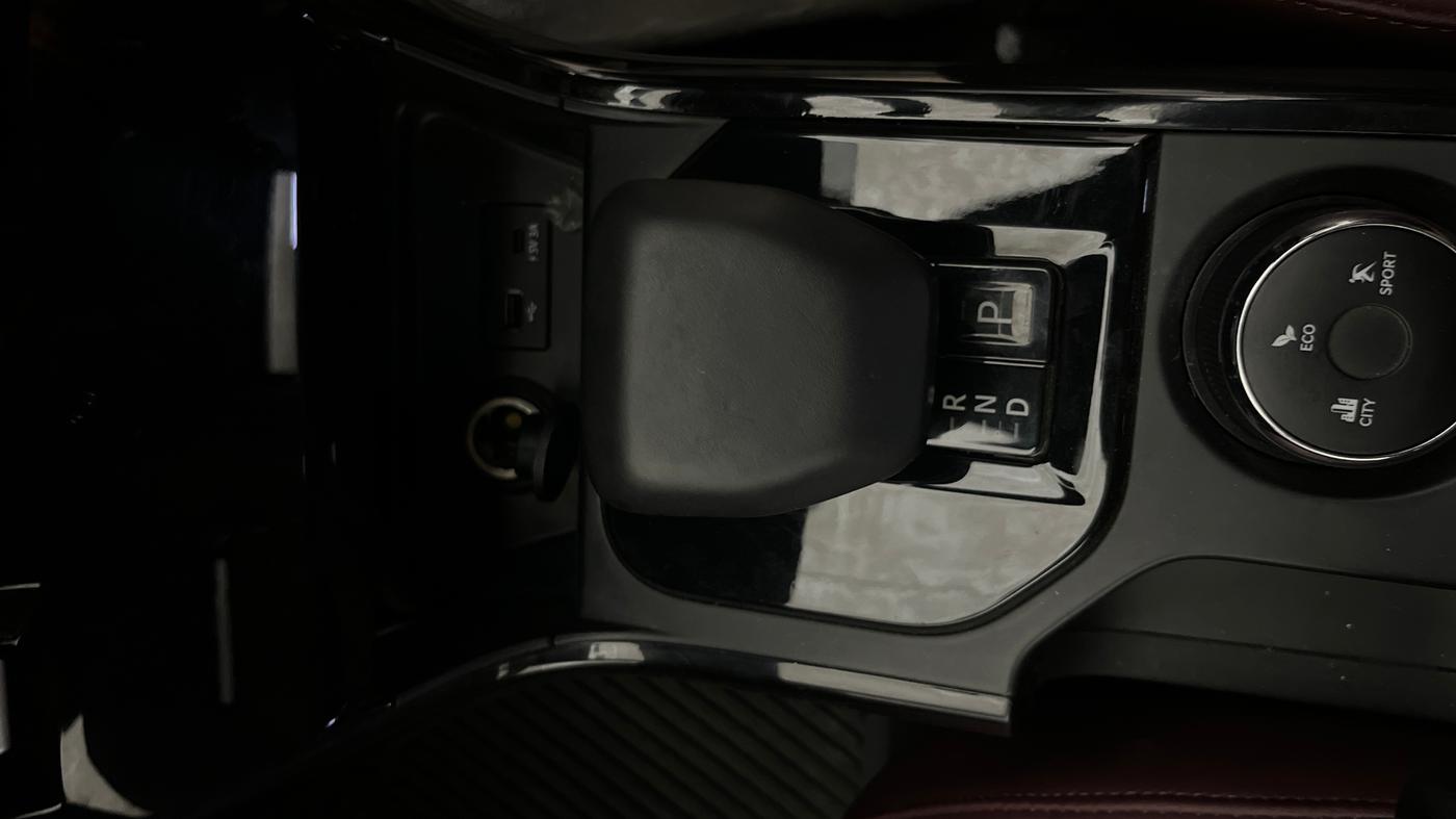2025 Tata Curvv Accomplished S 1.2 Petrol 7DCA, Petrol, Automatic, 5,998 km, Gear Lever