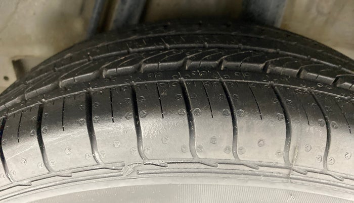 2017 Honda WR-V 1.2 i-VTEC VX MT, Petrol, Manual, 29,101 km, Left Rear Tyre Tread