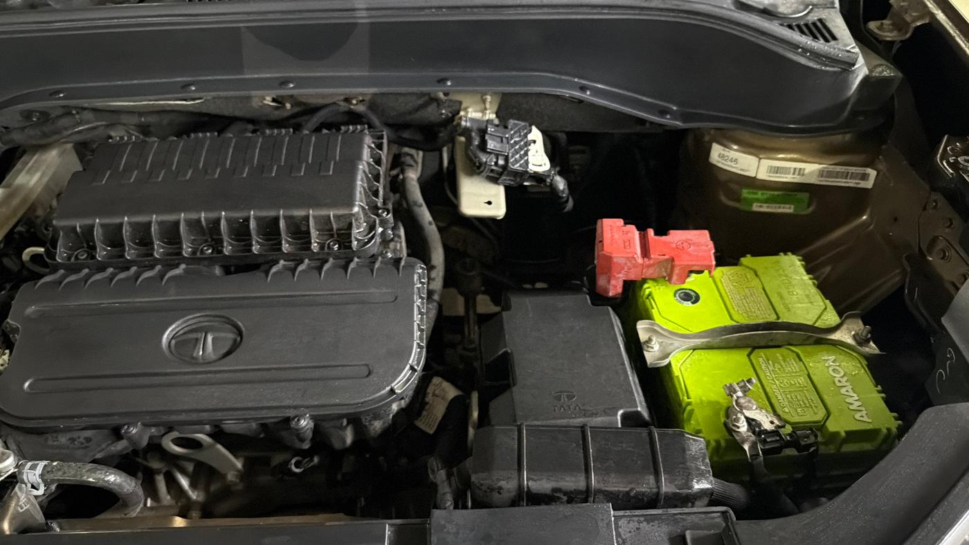 2022 Tata PUNCH ACCOMPLISHED MT, Petrol, Manual, 34,689 km, Engine View - Left