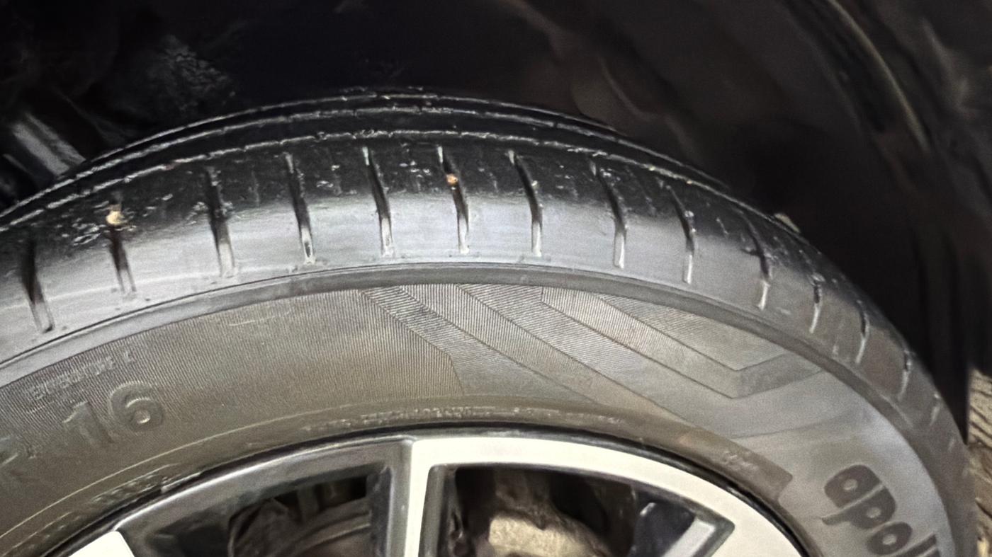 2022 Tata PUNCH ACCOMPLISHED MT, Petrol, Manual, 34,689 km, Right Front Tyre Tread