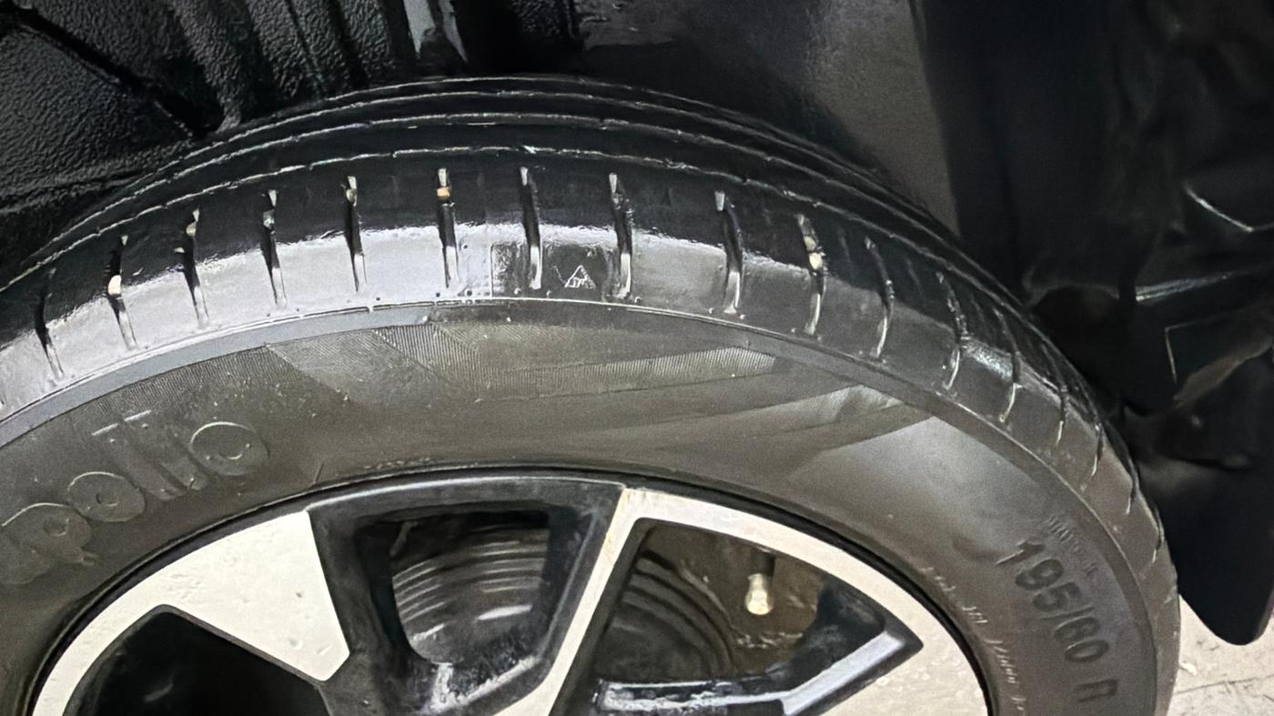 2022 Tata PUNCH ACCOMPLISHED MT, Petrol, Manual, 34,689 km, Left Rear Tyre Tread