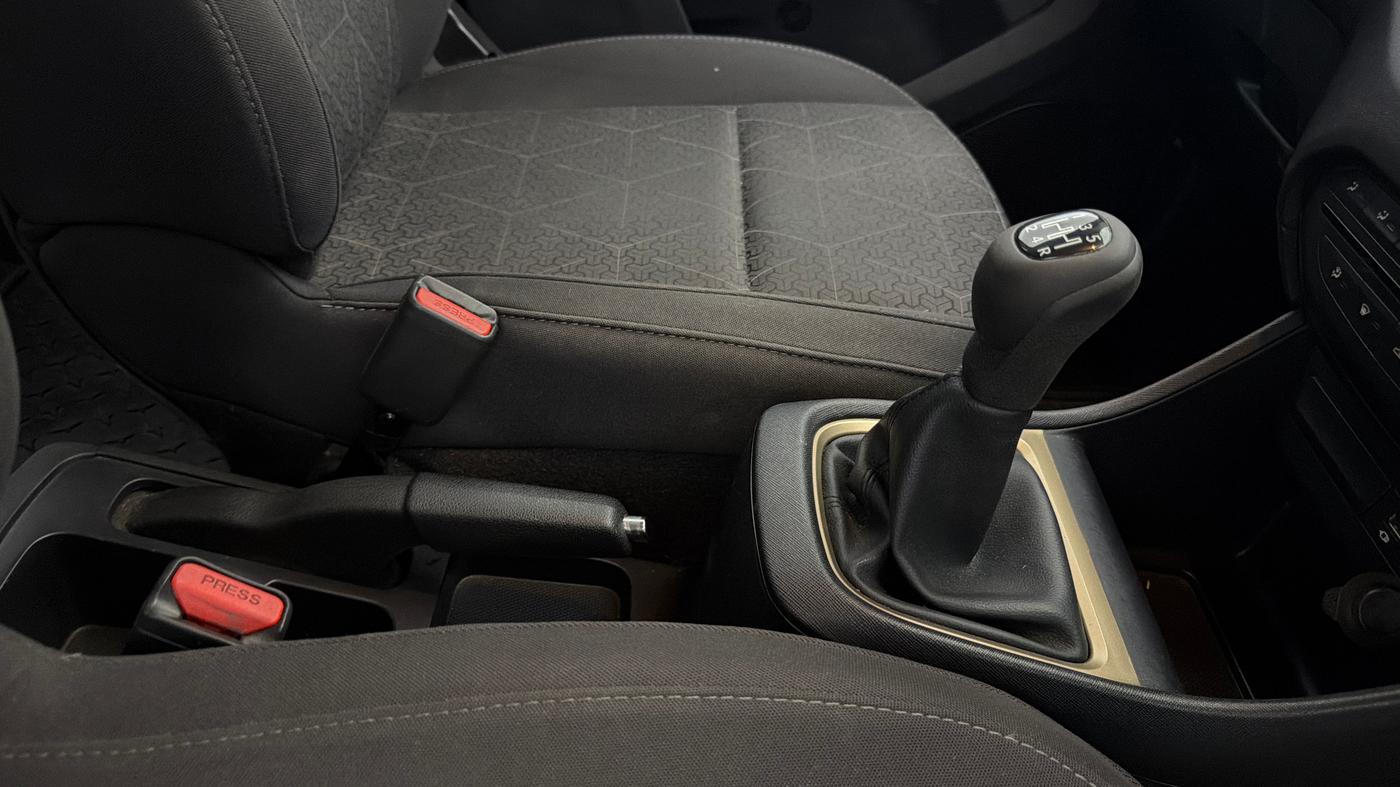 2022 Tata PUNCH ACCOMPLISHED MT, Petrol, Manual, 34,689 km, Gear Lever
