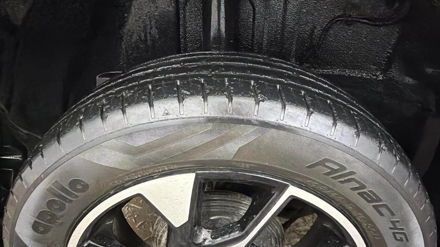 2022 Tata PUNCH ACCOMPLISHED MT, Petrol, Manual, 34,689 km, Right Rear Tyre Tread