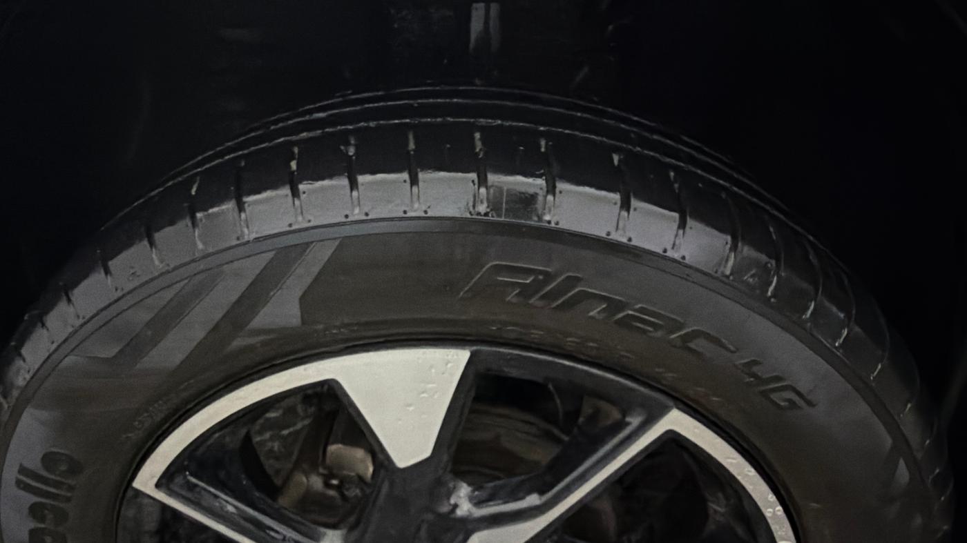 2022 Tata PUNCH ACCOMPLISHED MT, Petrol, Manual, 34,689 km, Left Front Tyre Tread