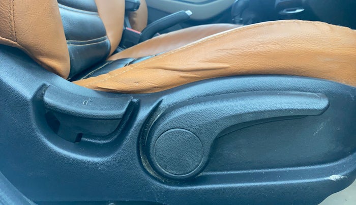 2015 Hyundai Elite i20 SPORTZ 1.2, Petrol, Manual, 67,755 km, Driver Side Adjustment Panel