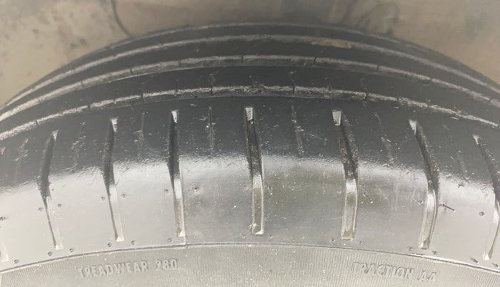 2015 Hyundai Elite i20 SPORTZ 1.2, Petrol, Manual, 67,755 km, Left Front Tyre Tread