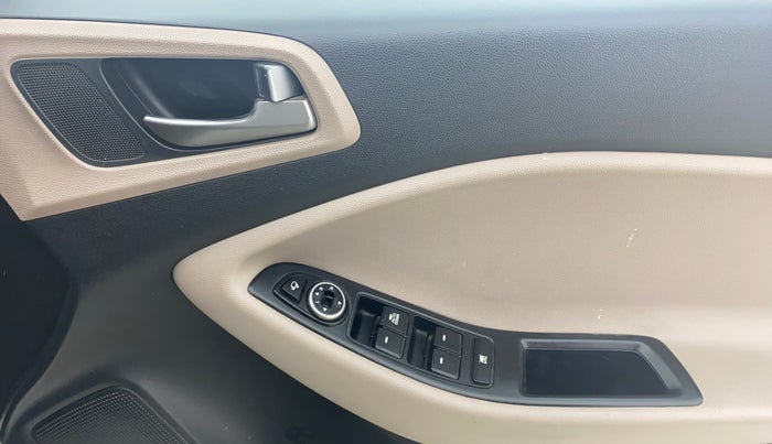 2015 Hyundai Elite i20 SPORTZ 1.2, Petrol, Manual, 67,755 km, Driver Side Door Panels Control