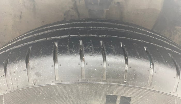 2015 Hyundai Elite i20 SPORTZ 1.2, Petrol, Manual, 67,755 km, Right Front Tyre Tread