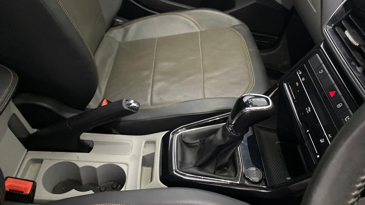 2021 Skoda KUSHAQ STYLE 1.0L TSI AT, Petrol, Automatic, 28,337 km, Gear Lever