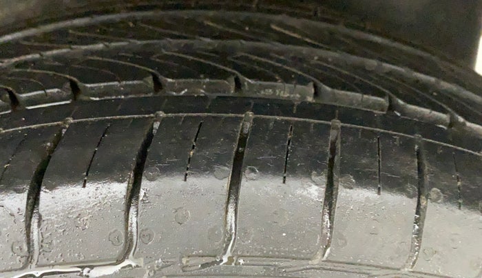 2011 Toyota Etios G, Petrol, Manual, 44,432 km, Left Rear Tyre Tread