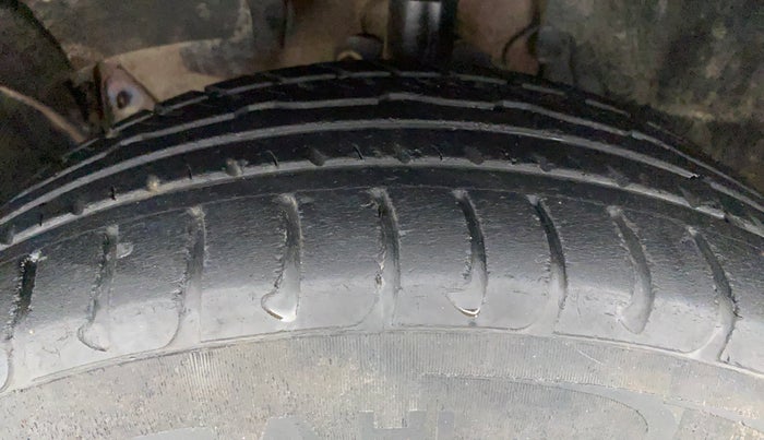 2017 Renault Duster RXS CVT 106 PS, Petrol, Automatic, 28,486 km, Left Front Tyre Tread