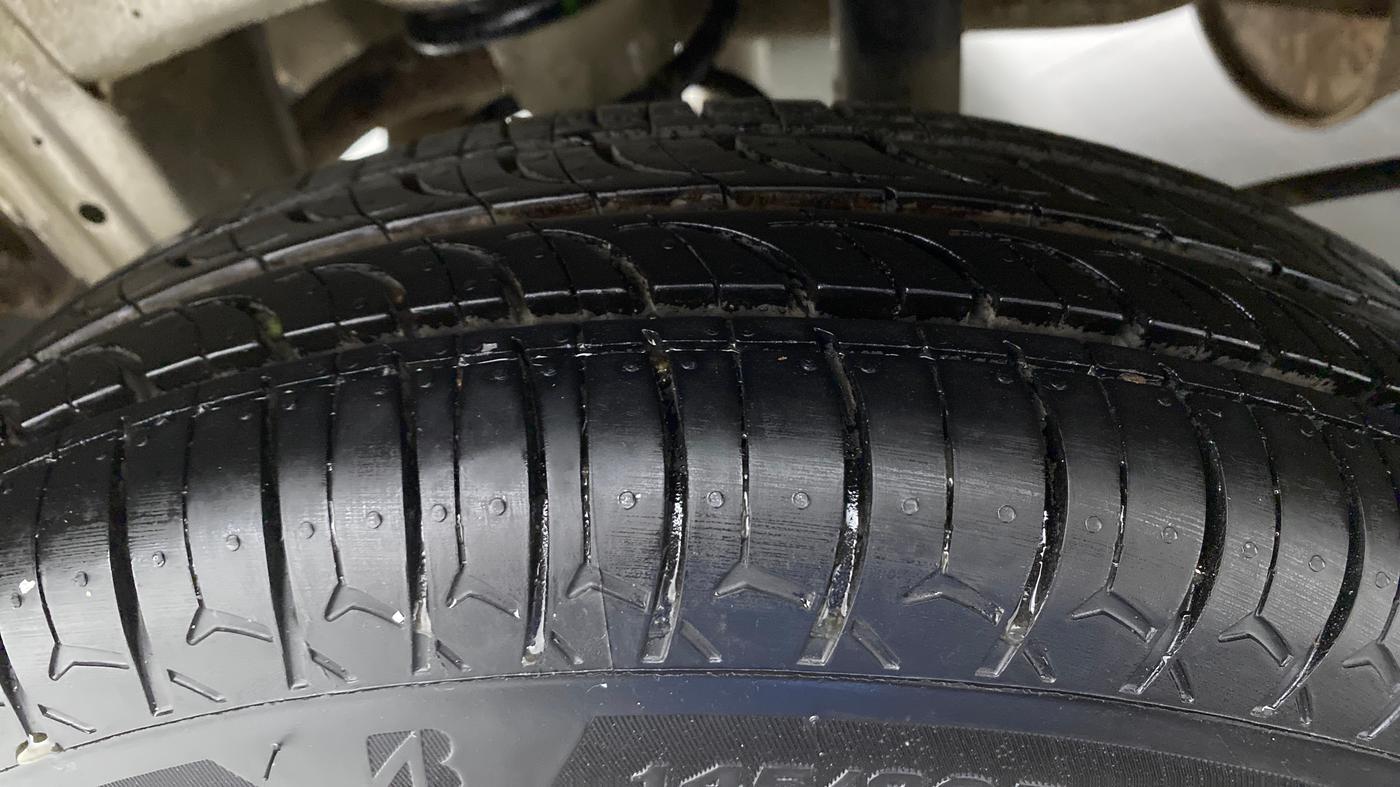2016 Maruti Alto 800 LXI, Petrol, Manual, 30,238 km, Right Rear Tyre Tread