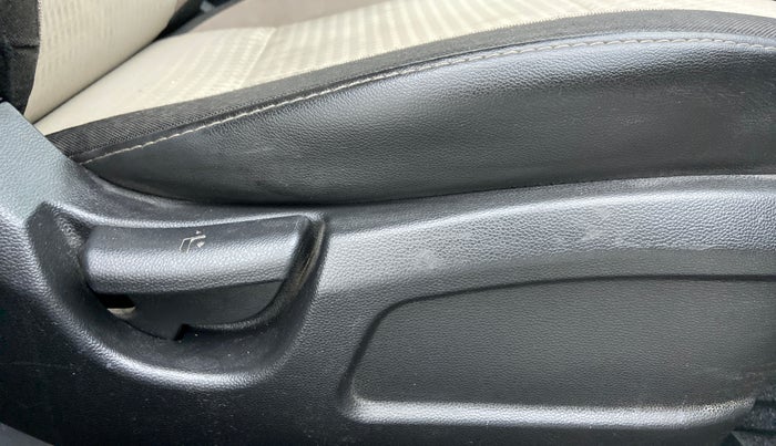 2018 Hyundai Elite i20 Magna Executive 1.2, Petrol, Manual, 28,422 km, Driver Side Adjustment Panel