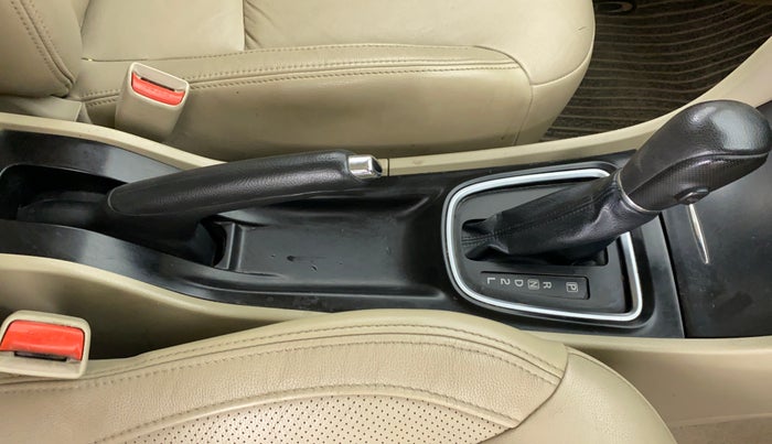2016 Maruti Ciaz ZXI+ AT, Petrol, Automatic, 94,040 km, Gear Lever