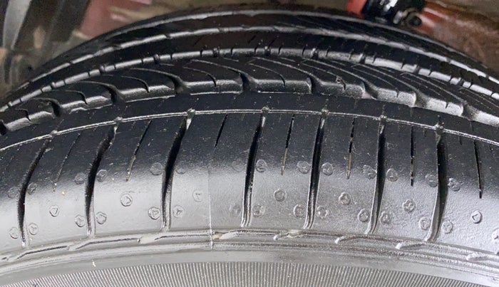 2016 Maruti Ciaz ZXI+ AT, Petrol, Automatic, 94,040 km, Left Front Tyre Tread