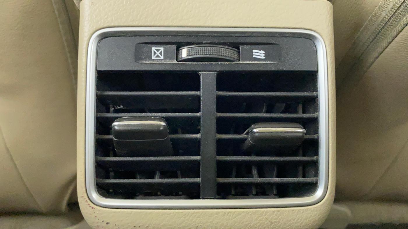 2016 Maruti Ciaz ZXI+ AT, Petrol, Automatic, 94,040 km, Rear AC Vents