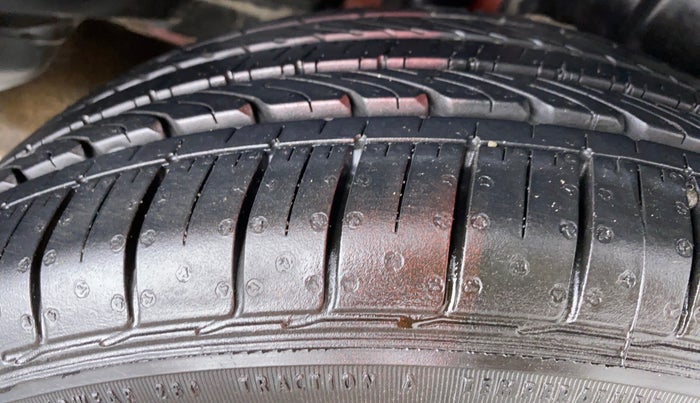 2016 Maruti Ciaz ZXI+ AT, Petrol, Automatic, 94,040 km, Right Rear Tyre Tread