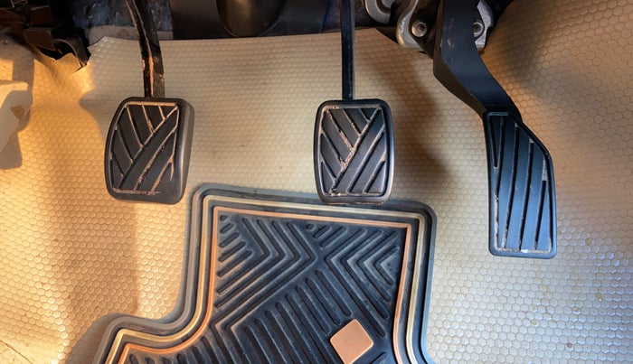 2018 Maruti Ciaz DELTA 1.4 MT PETROL, Petrol, Manual, 70,418 km, Pedals