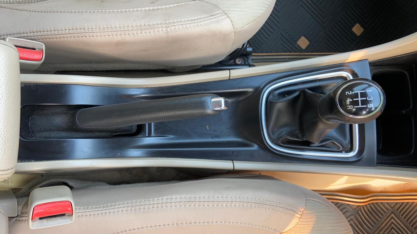 2018 Maruti Ciaz DELTA 1.4 MT PETROL, Petrol, Manual, 70,460 km, Gear Lever