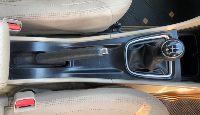 2018 Maruti Ciaz DELTA 1.4 MT PETROL, Petrol, Manual, 70,418 km, Gear Lever