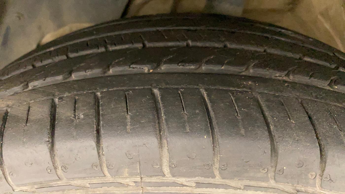 2019 MG HECTOR SHARP HYBRID 1.5 PETROL, Petrol, Manual, 28,093 km, Left Front Tyre Tread
