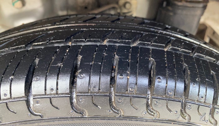 2014 Hyundai Eon ERA +, Petrol, Manual, 5,840 km, Left Rear Tyre Tread