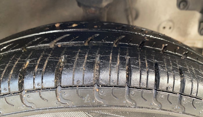 2014 Hyundai Eon ERA +, Petrol, Manual, 5,840 km, Right Front Tyre Tread