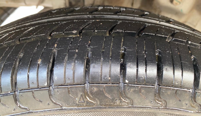 2014 Hyundai Eon ERA +, Petrol, Manual, 5,840 km, Right Rear Tyre Tread