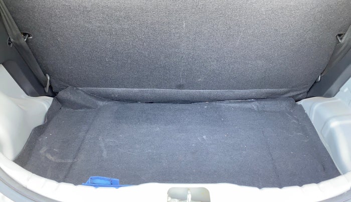 2014 Hyundai Eon ERA +, Petrol, Manual, 5,840 km, Boot Inside