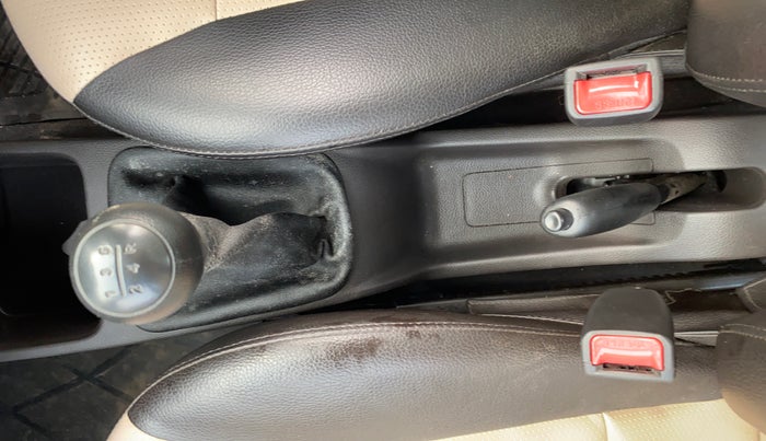 2014 Hyundai Eon ERA +, Petrol, Manual, 5,840 km, Gear Lever