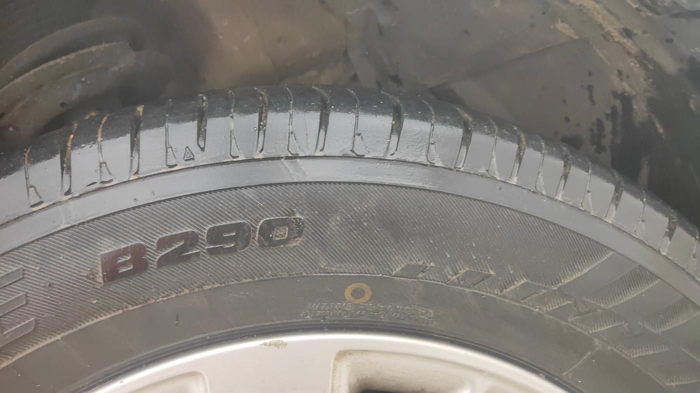 2015 Maruti Swift ZXI, Petrol, Manual, 68,575 km, Right Front Tyre Tread