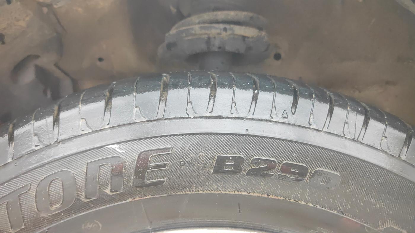 2015 Maruti Swift ZXI, Petrol, Manual, 68,575 km, Left Front Tyre Tread
